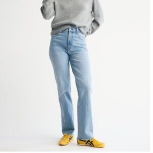 Abercrombie & Fitch Women's Ultra High Rise 90s Straight Jean Size 30 or 10